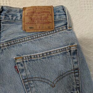 27 X 32 Vintage Levis 501s